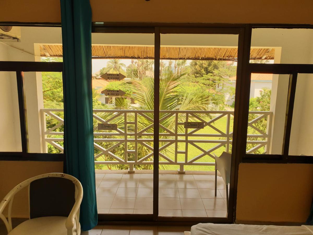 Djembe Beach Resort Kololi Exterior foto